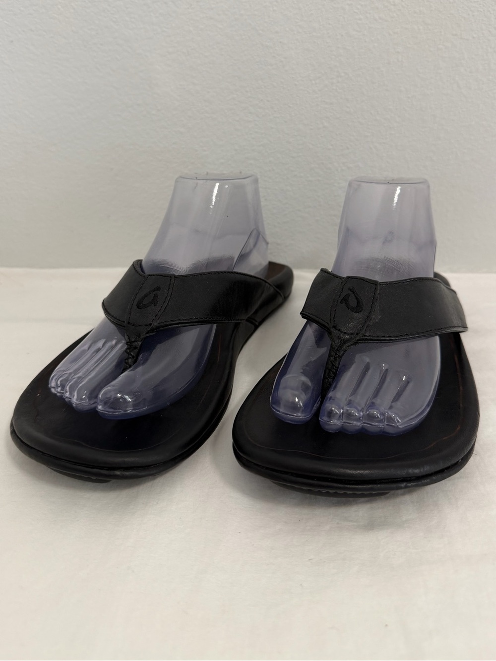 Olukai flip flop sandals Upper leather black Men’s size9 EU42